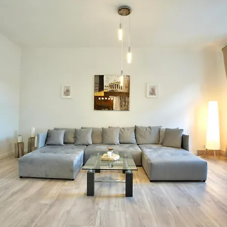 Apartment Citynah, Geraeumig, Wlan, Alles Neu, Vollausgestattet *