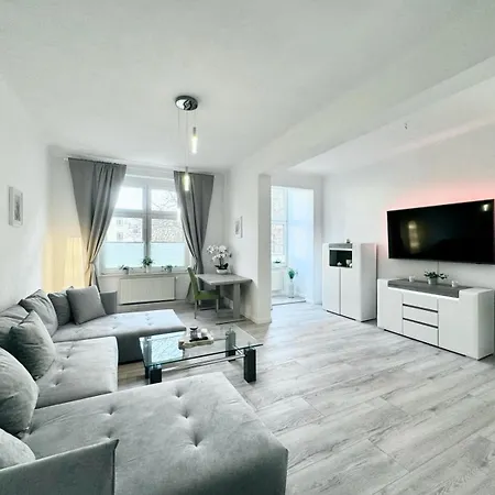 Apartment Citynah, Geraeumig, Wlan, Alles Neu, Vollausgestattet *